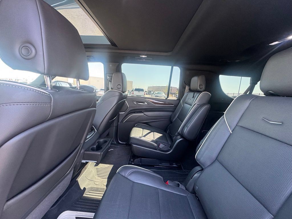 Certified 2022 Cadillac Escalade ESV Premium Luxury RWD image 3