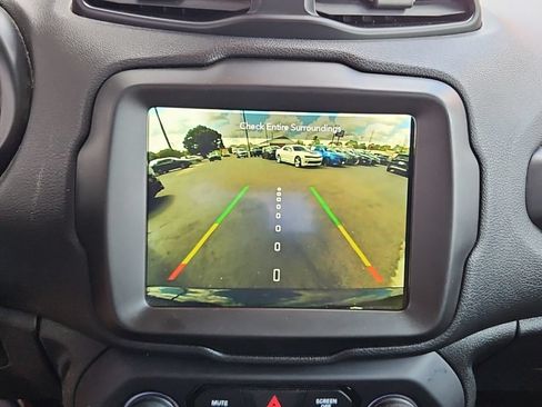 Used 2023 Jeep Renegade Latitude AWD/4WD image 17