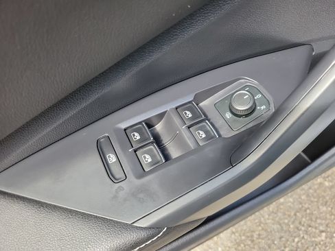 Used 2024 Volkswagen Jetta SE w/ Panoramic Sunroof Package FWD image 16
