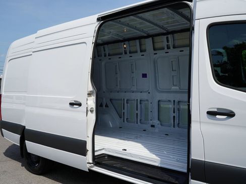 Used 2025 Mercedes-Benz Sprinter 2500 image 30