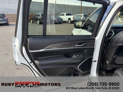 Used 2021 Jeep Grand Cherokee L Limited w/ Luxury Tech Group II AWD/4WD image 28