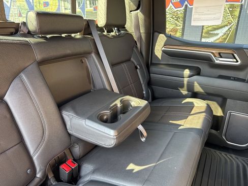 Used 2022 Chevrolet Silverado 1500 High Country w/ Technology Package AWD/4WD image 16
