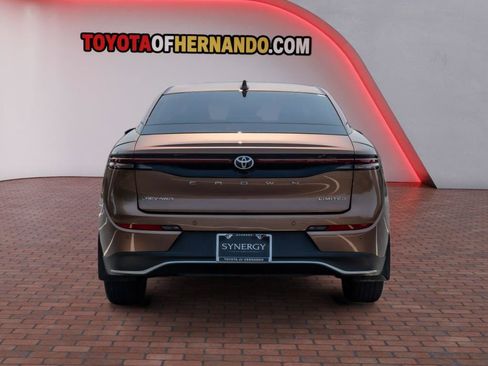 Used 2025 Toyota Crown AWD/4WD image 6