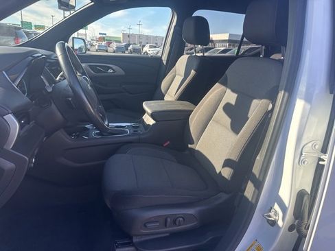 Used 2022 Chevrolet Traverse LT image 18
