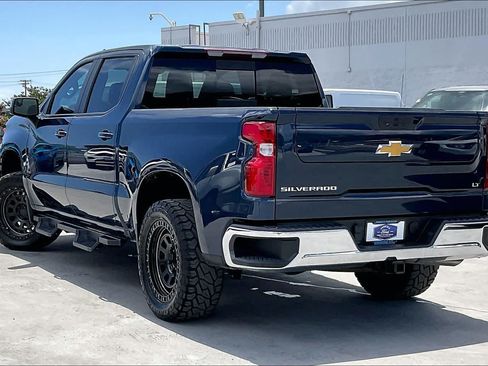 Used 2022 Chevrolet Silverado 1500 LT w/ Convenience Package II RWD image 4