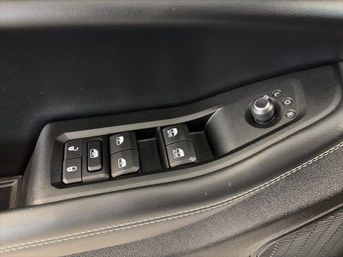 Used 2023 Jeep Grand Cherokee Laredo image 15