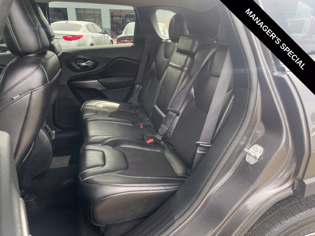 Used 2019 Jeep Cherokee Latitude Plus w/ Comfort/Convenience Group AWD/4WD image 15