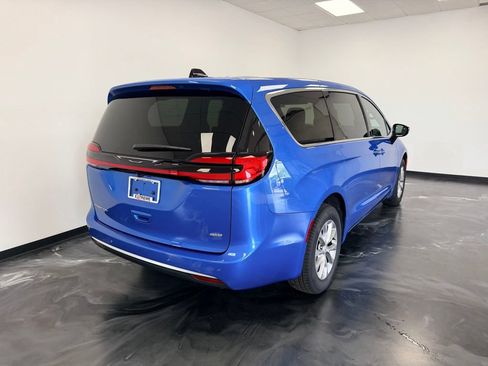 New 2027 Chrysler Pacifica Select AWD/4WD image 24