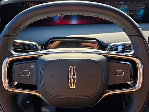 Used 2025 Lincoln Nautilus Reserve w/ Jet Appearance Package image 22