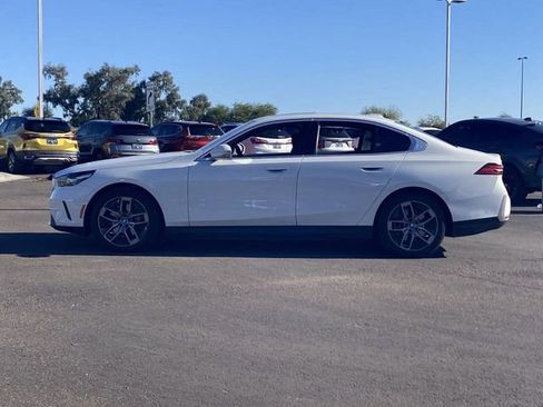 Certified 2025 BMW i5 eDrive40i w/ Premium Package image 10