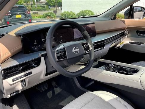 Used 2025 Nissan Murano Platinum w/ Cargo Package image 5