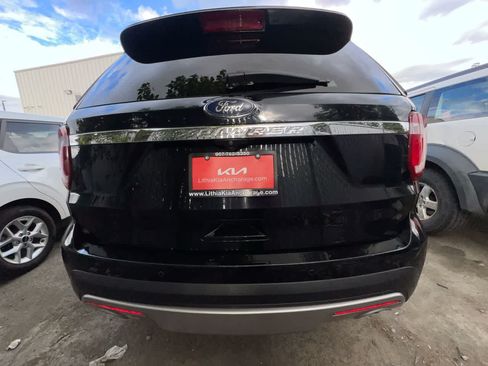 Used 2017 Ford Explorer XLT w/ Equipment Group 202A AWD/4WD image 27