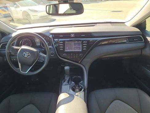 Used 2019 Toyota Camry LE image 21