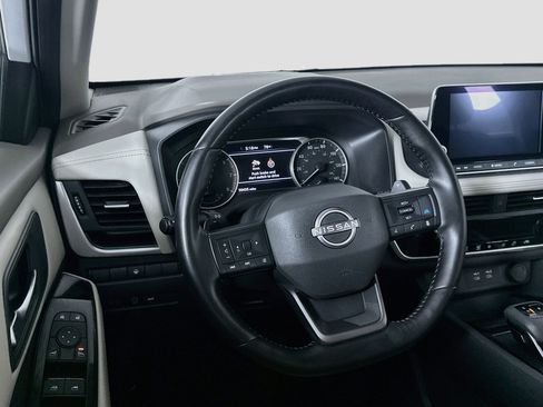 Used 2025 Nissan Rogue SV AWD/4WD image 18