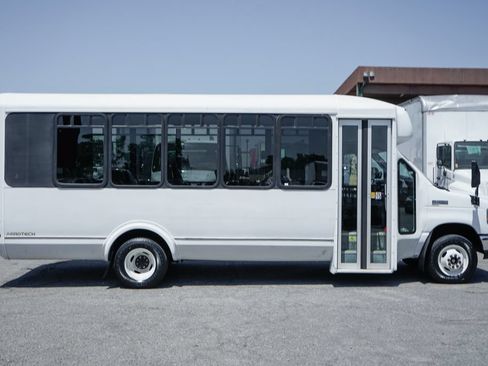 Used 2013 Ford E-450 and Econoline 450 Super Duty w/ Shuttle Bus Prep Pkg RWD image 11