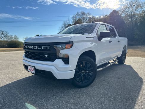 Used 2022 Chevrolet Silverado 1500 Custom image 2