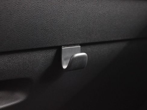 Certified 2025 Volvo XC40 B5 Plus AWD/4WD image 42