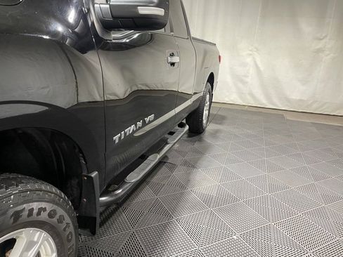 Used 2018 Nissan Titan SV image 29
