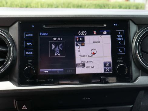 Used 2019 Toyota Tacoma TRD Off-Road AWD/4WD image 31
