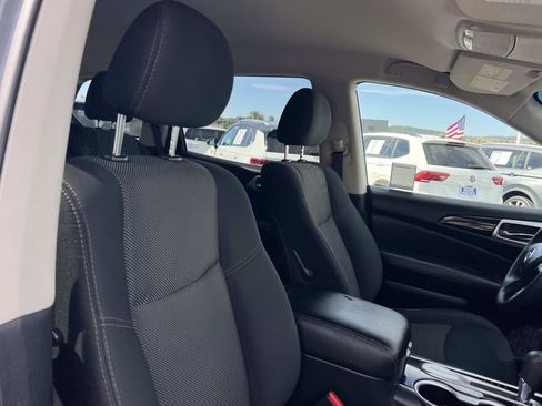 Used 2019 Nissan Pathfinder S image 33