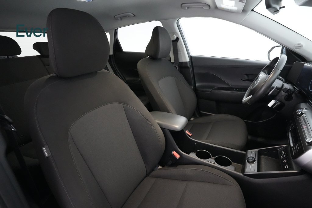 Used 2025 Hyundai Kona SEL FWD image 23