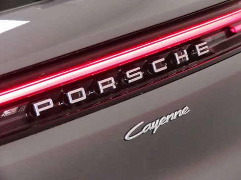 Certified 2025 Porsche Cayenne E-Hybrid AWD/4WD image 12