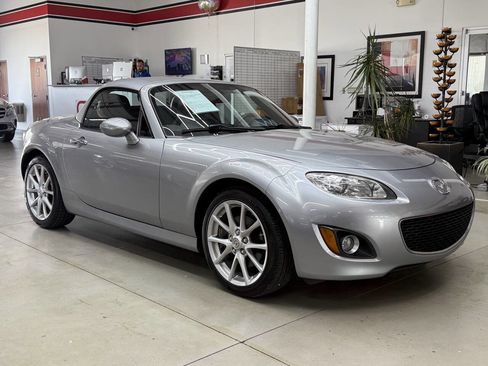 Used 2009 MAZDA MX-5 Miata Grand Touring w/ Premium Pkg RWD image 2