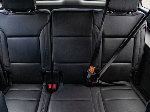 Used 2022 Chevrolet Suburban High Country image 13