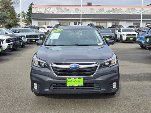 Used 2022 Subaru Outback Premium image 2