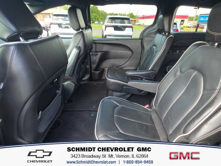 Used 2025 Chrysler Pacifica Limited FWD image 12