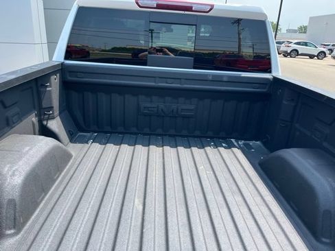 Used 2023 GMC Sierra 1500 Elevation w/ Preferred Package AWD/4WD image 5