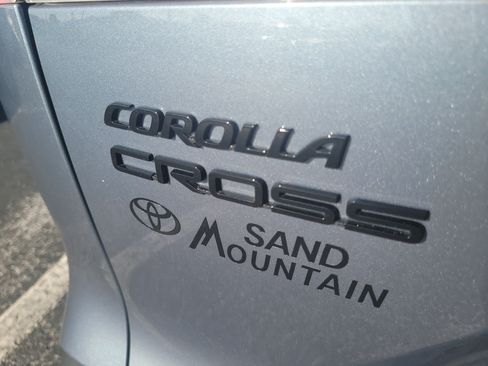 Used 2025 Toyota Corolla Cross AWD Hybrid image 11