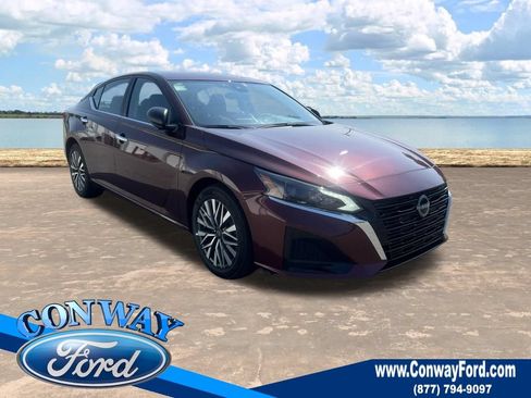 Used 2025 Nissan Altima 2.5 SV FWD image 1
