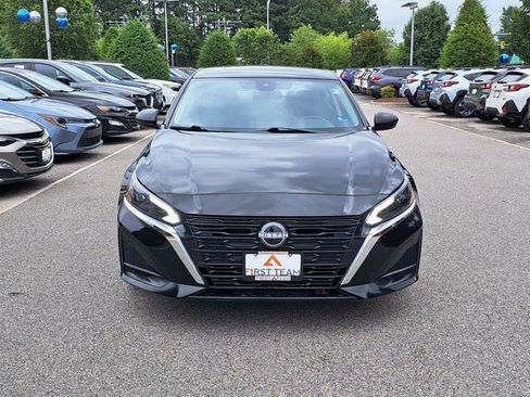 Used 2024 Nissan Altima 2.5 SV FWD image 3
