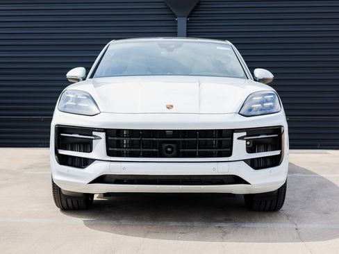 New 2025 Porsche Cayenne S image 10