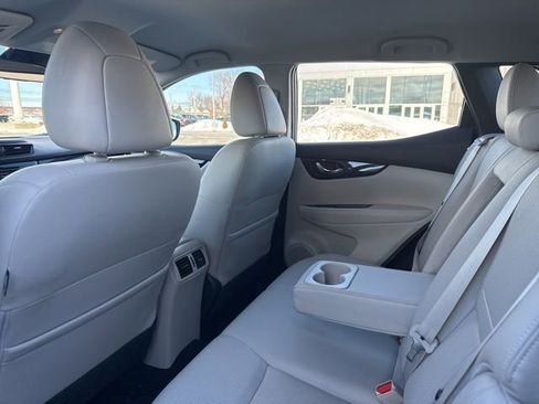 Used 2022 Nissan Rogue Sport SL image 32