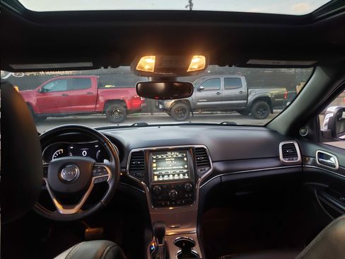 Used 2017 Jeep Grand Cherokee Limited image 8