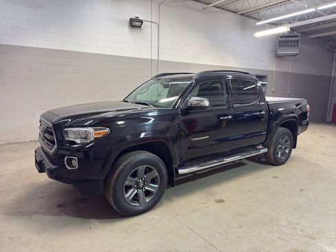 Used 2016 Toyota Tacoma Limited w/ Towing Package image 3
