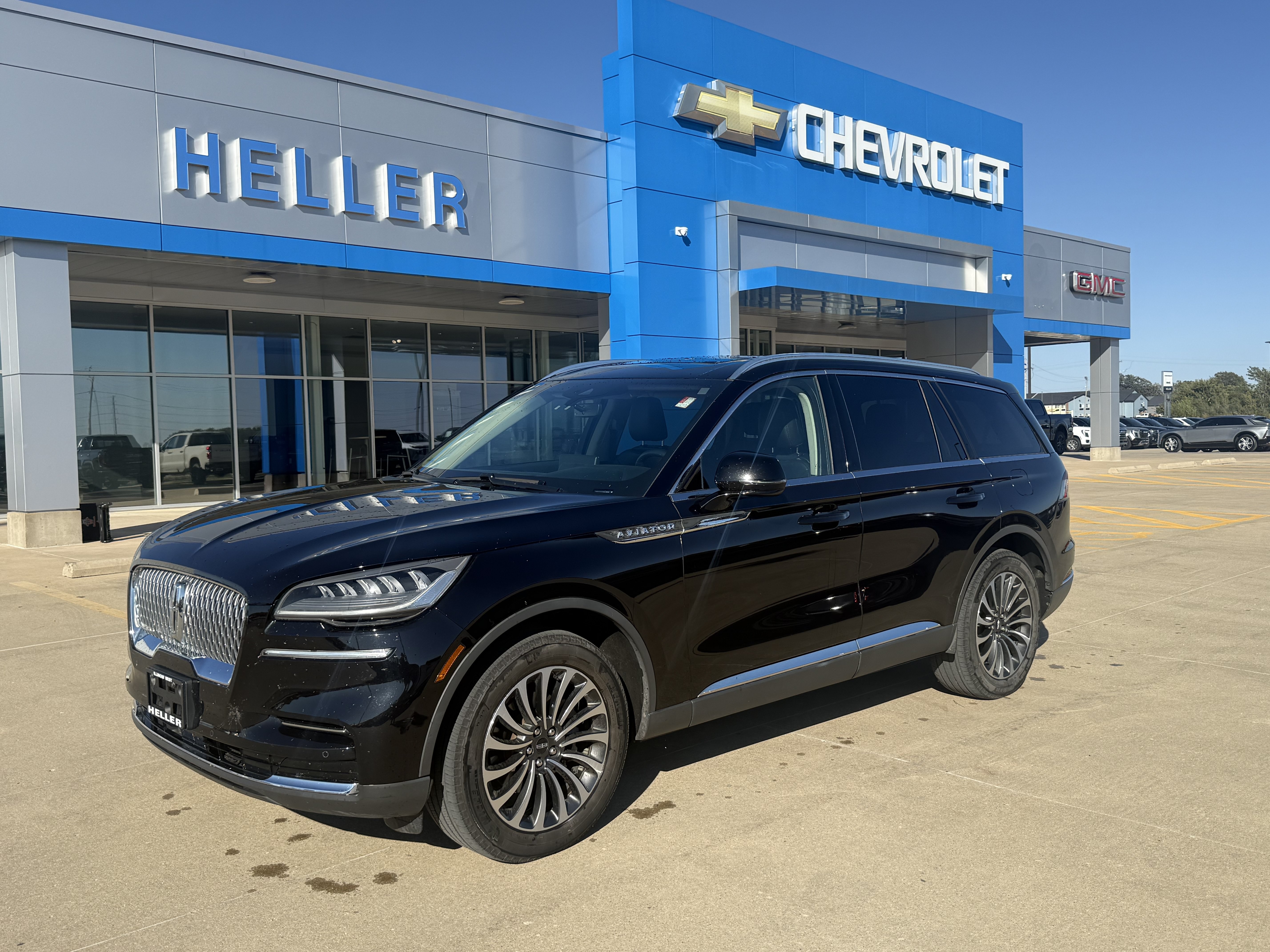 Used 2022 Lincoln Aviator AWD w/ Premium Package image 3