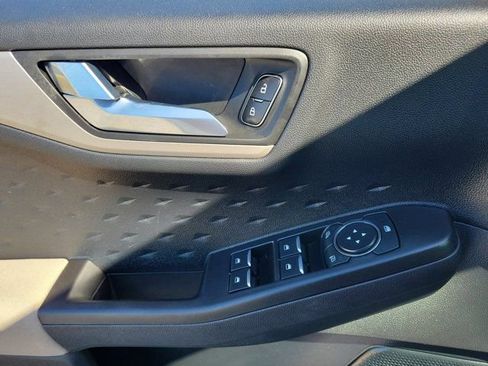 Certified 2020 Ford Escape SE image 25