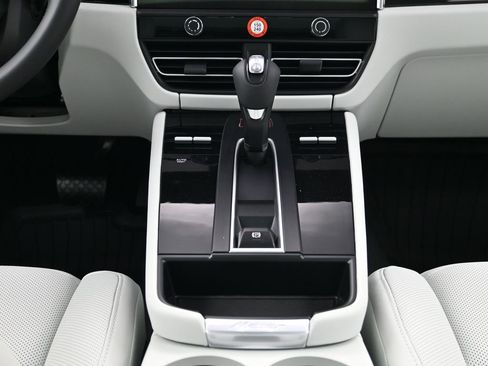 Used 2026 Porsche Macan S image 10