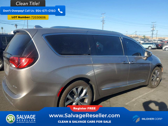 Used 2017 Chrysler Pacifica Limited w/ UConnect Theater Package FWD image 4