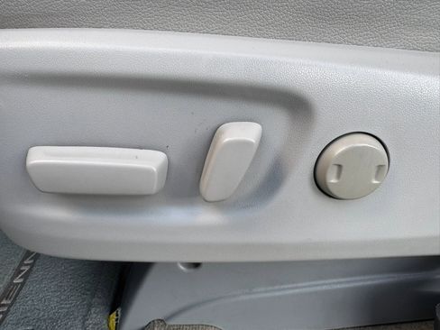 Used 2014 Toyota Sienna XLE image 12