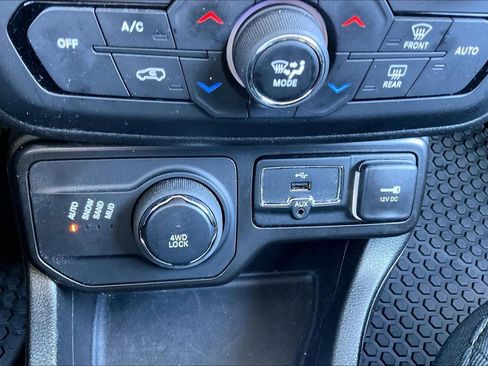 Certified 2022 Jeep Renegade Latitude w/ Convenience Group image 20