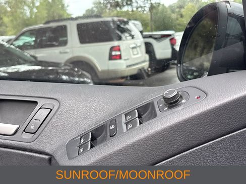 Used 2017 Volkswagen Tiguan SEL AWD/4WD image 8