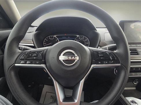 Used 2023 Nissan Altima 2.5 SV image 12