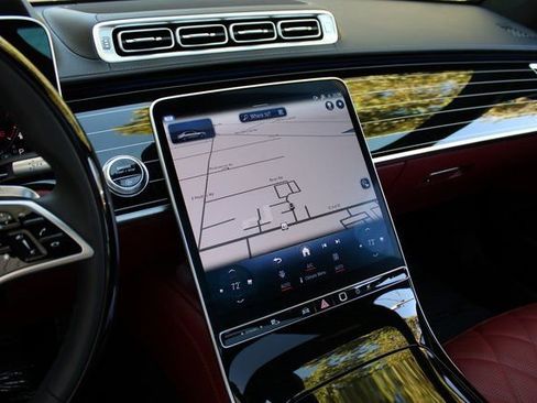 Used 2025 Mercedes-Benz S 580 4MATIC Sedan w/ AMG Line Package image 19