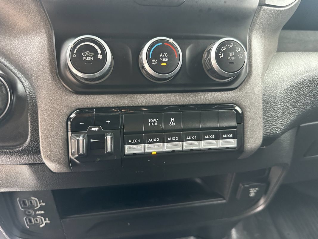 Used 2022 RAM 3500 Tradesman w/ Chrome Appearance Group AWD/4WD image 40
