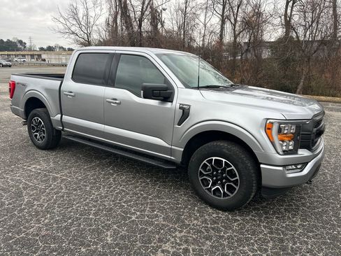 Used 2022 Ford F150 XLT w/ Equipment Group 302A High image 9