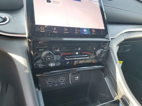 New 2025 Jeep Grand Cherokee Limited w/ Black Appearance Package image 9